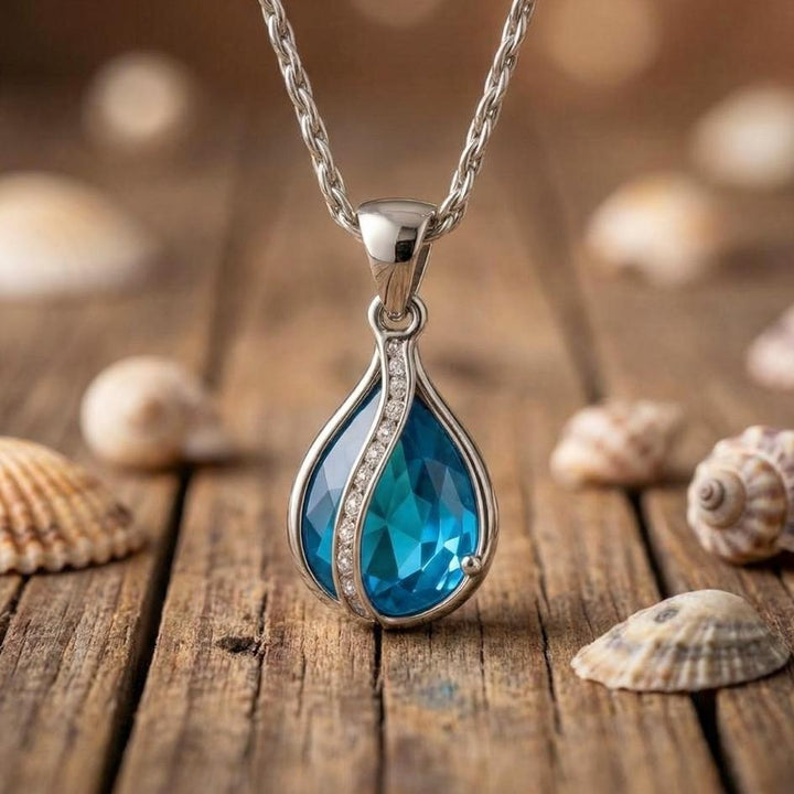Tropfen des Lichts – Halskette mit blauem Zirkon und Silberfarben
