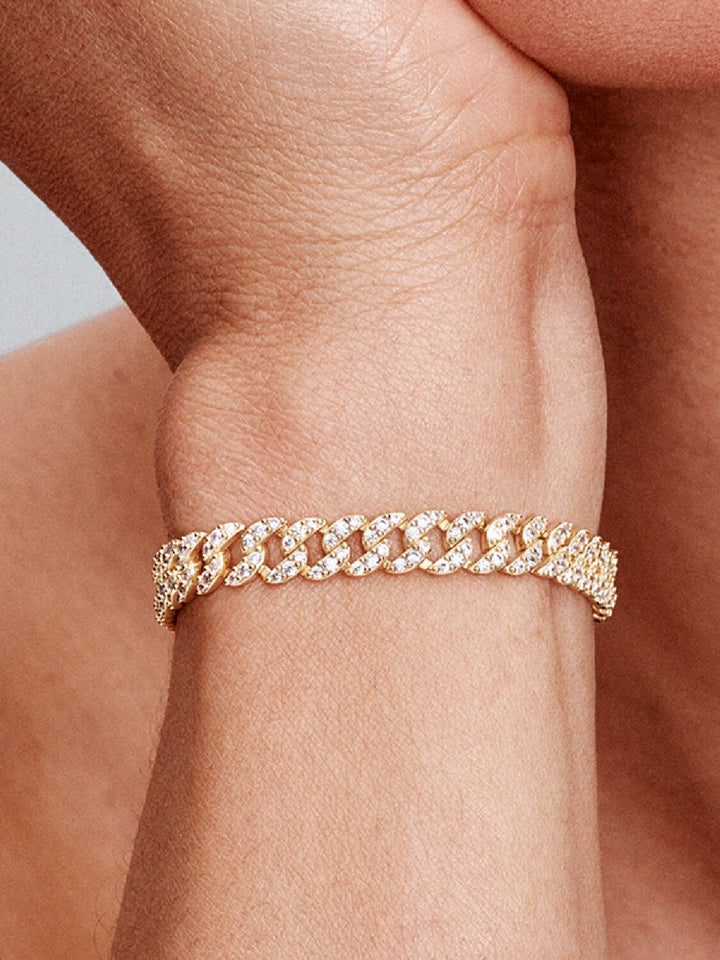 Zeitloses kubanisches Armband aus Goldfarben mit Pavé-Besatz