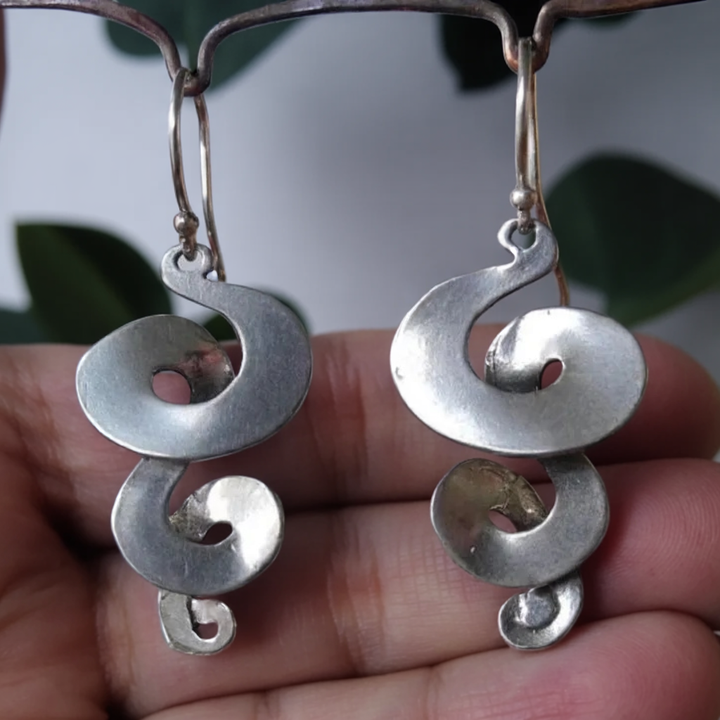Silberfarbene Vintage Spiral Ohrringe