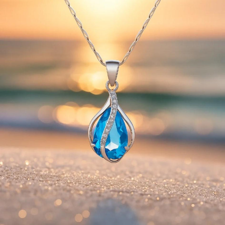 Tropfen des Lichts – Halskette mit blauem Zirkon und Silberfarben