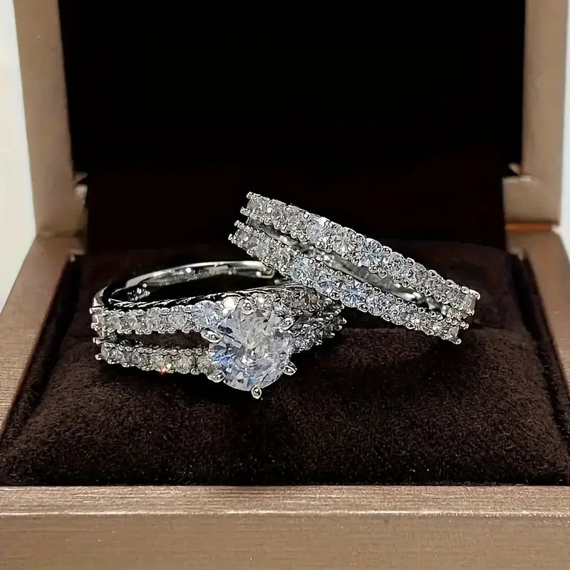 Elegantes Goldfarbenes Ring-Set Eternal Radiance