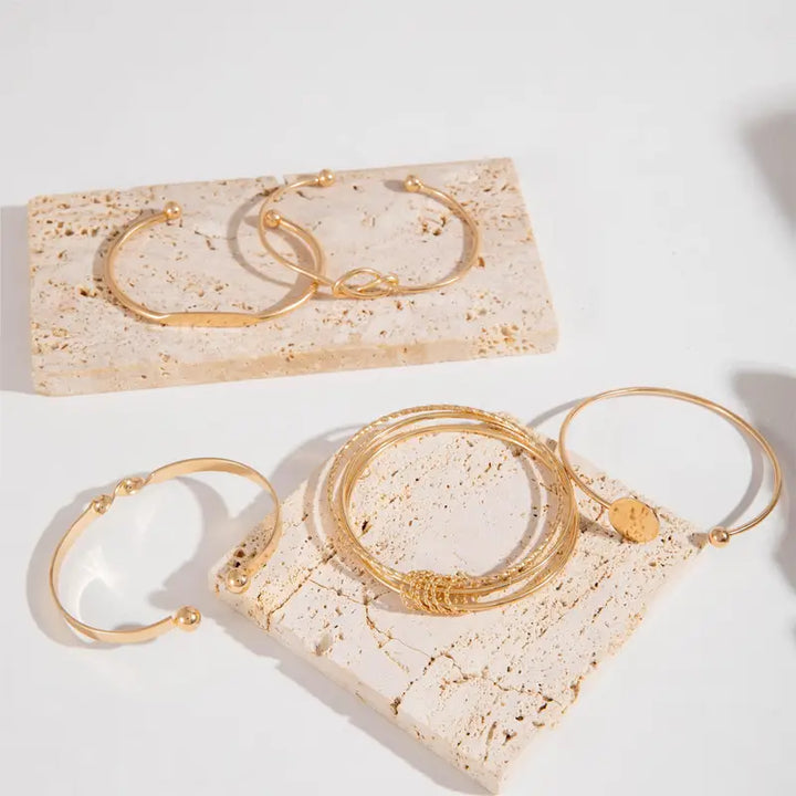 Anspruchsvolles, geknüpftes, elegantes Goldfarbenes Armband-Set