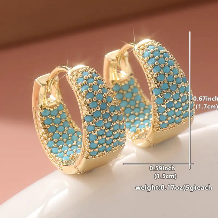 Elegante goldfarbene Creolen mit türkisfarbenen