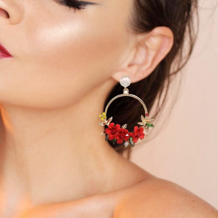 Elegante Goldfarbene Ohrringe mit Blumen