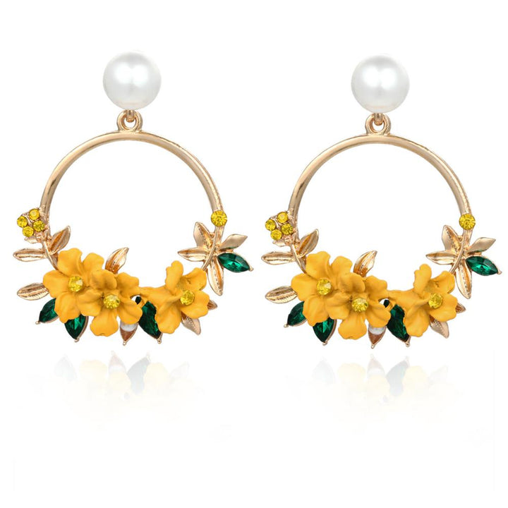 Elegante Goldfarbene Ohrringe mit Blumen