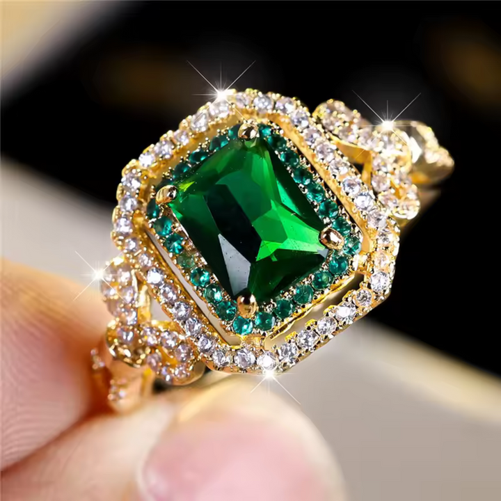 Eleganter Goldfarbener Steinring