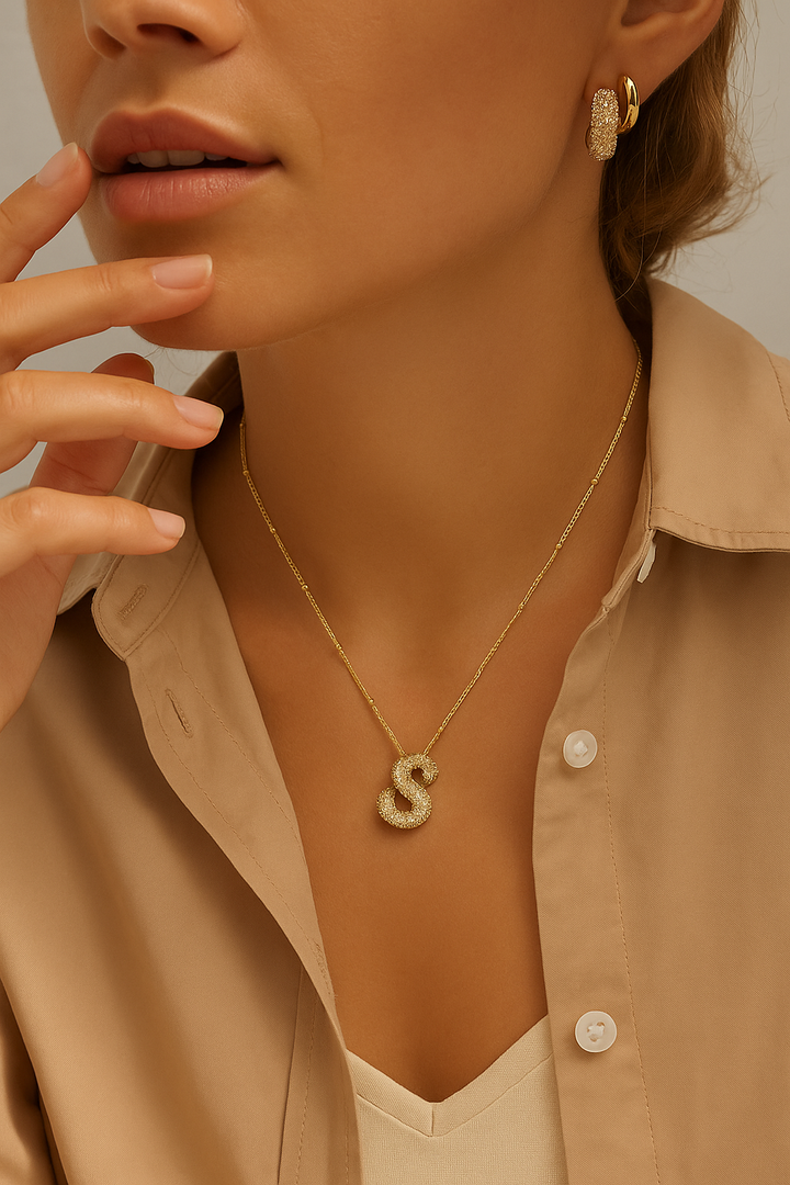 Elegante Goldfarbene Initialen Halskette