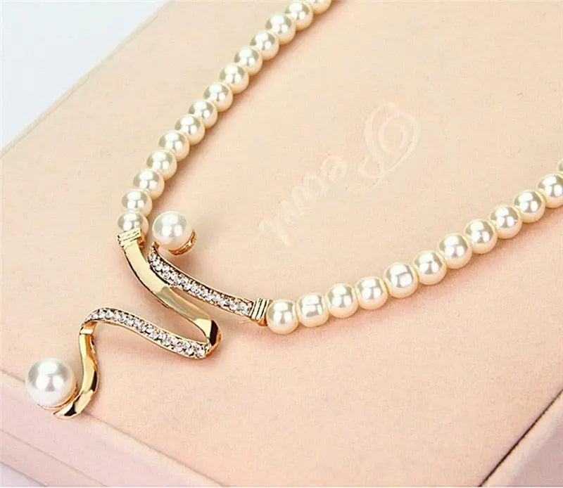 Ensemble Halskette et Ohrringe en perles naturelles