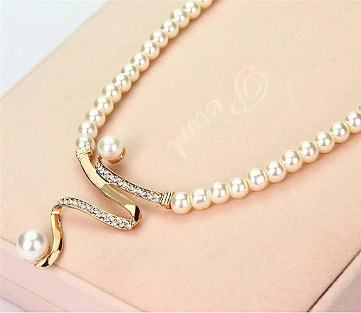 Ensemble Halskette et Ohrringe en perles naturelles