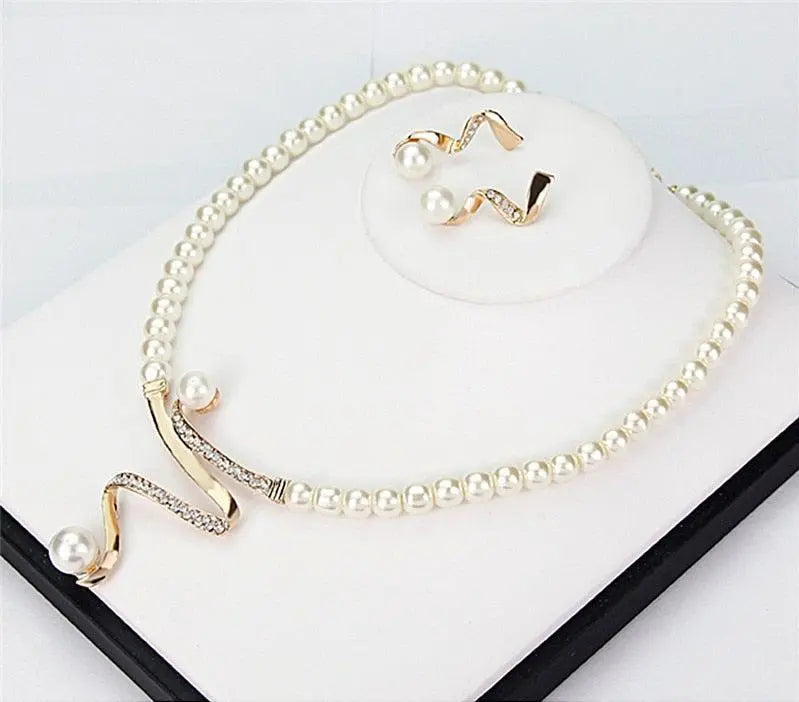 Ensemble Halskette et Ohrringe en perles naturelles