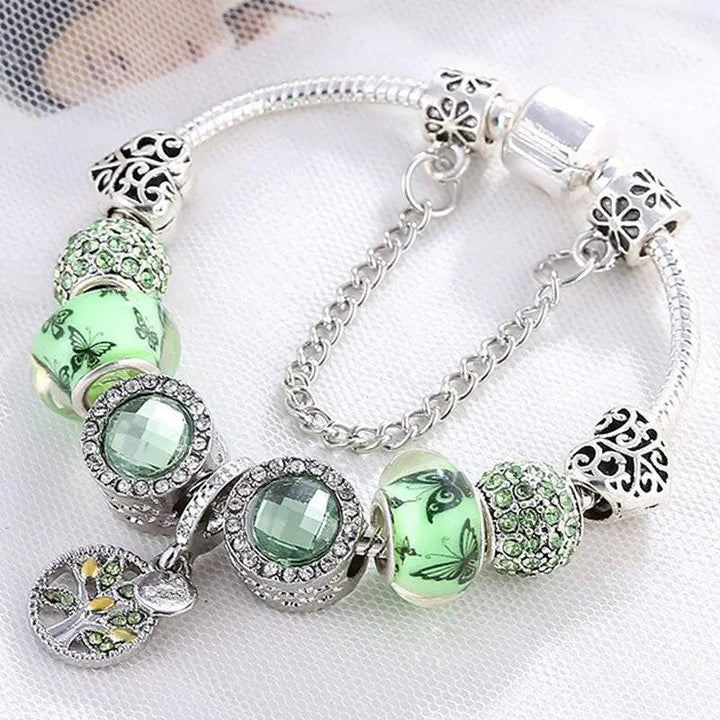 Elegantes Silberfarbenes Armband mit Grünem Kristall