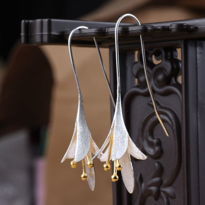 Boucles d'oreilles élégantes en fleurs d'argent 