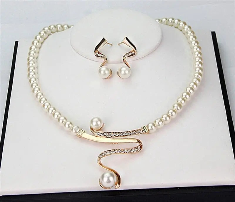 Ensemble Halskette et Ohrringe en perles naturelles