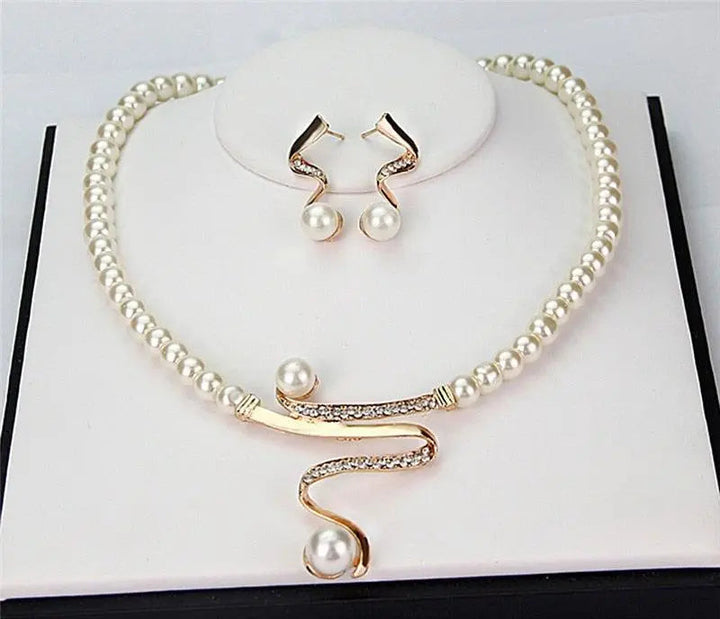 Ensemble Halskette et Ohrringe en perles naturelles