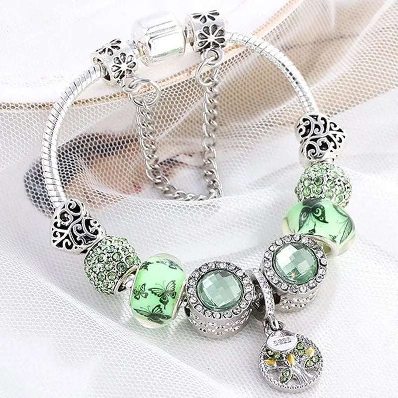 Elegantes Silberfarbenes Armband mit Grünem Kristall