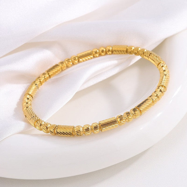 Elegantes goldfarbenes Isavetta Bruni Armband