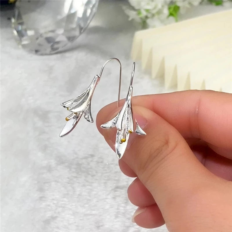 Boucles d'oreilles élégantes en fleurs d'argent 