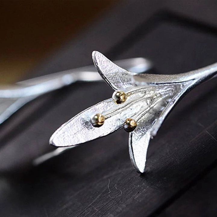 Boucles d'oreilles élégantes en fleurs d'argent 