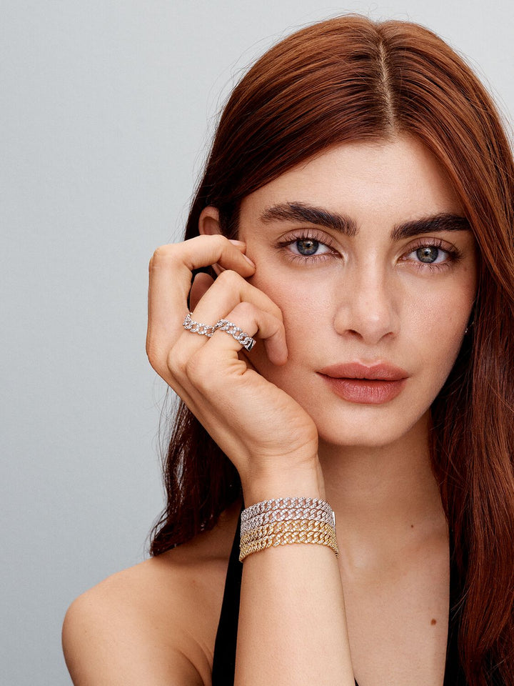 Zeitloses kubanisches Armband aus Goldfarben mit Pavé-Besatz