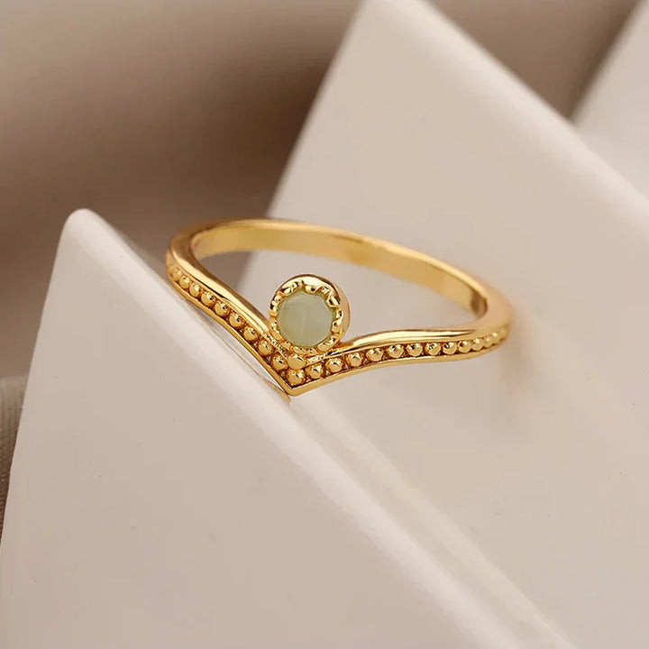 Eleganter Goldfarbener Wassertropf Opal Kronenring