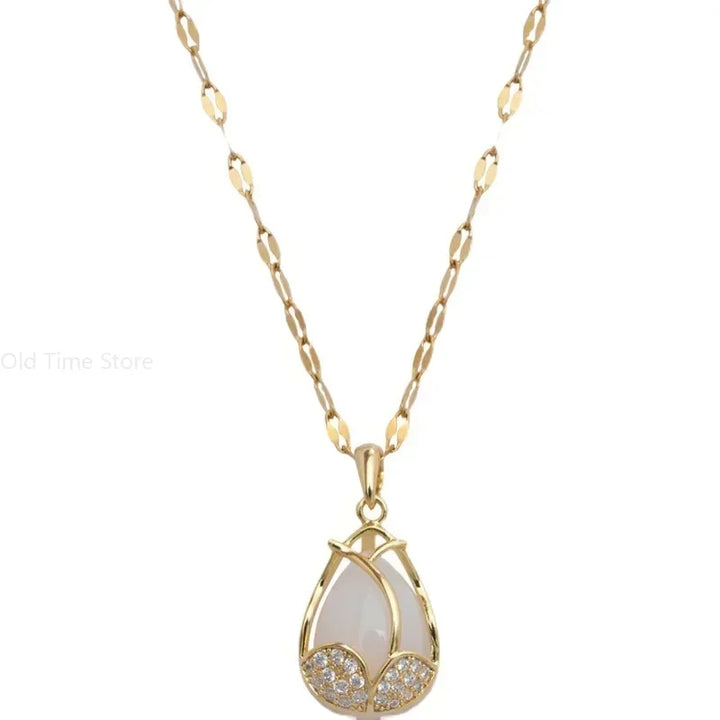 Collier élégant en forme de tulipe dorée avec pendentif en cristal rose