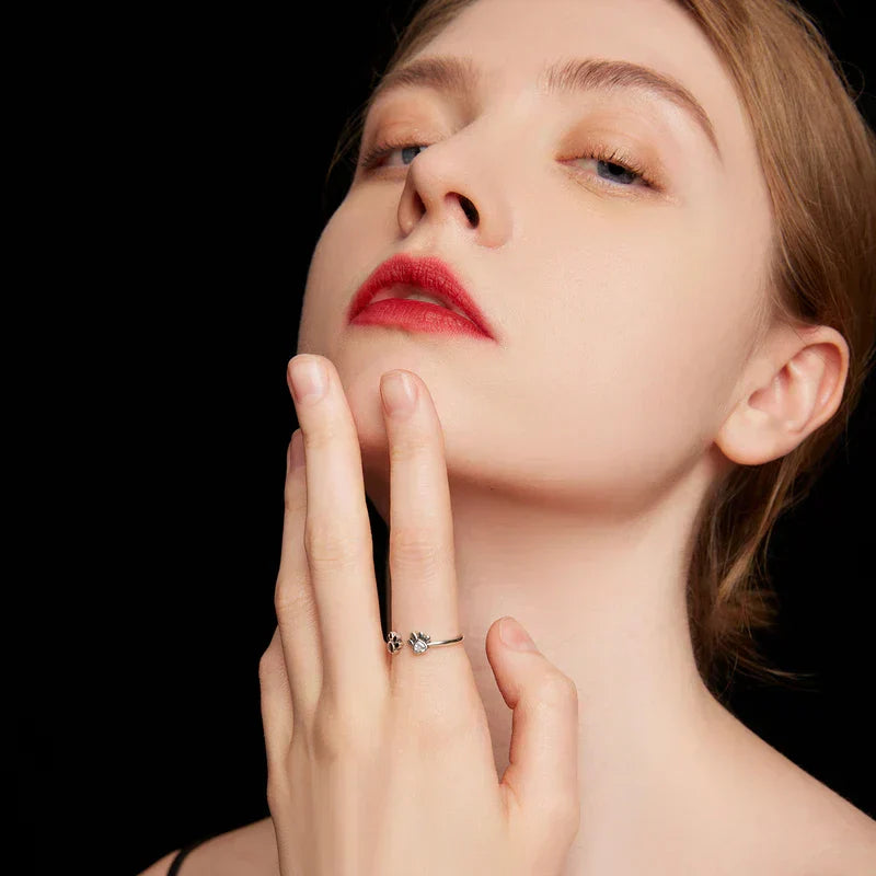 Bague ajustable en argent ornée de zirconiums et d'émail