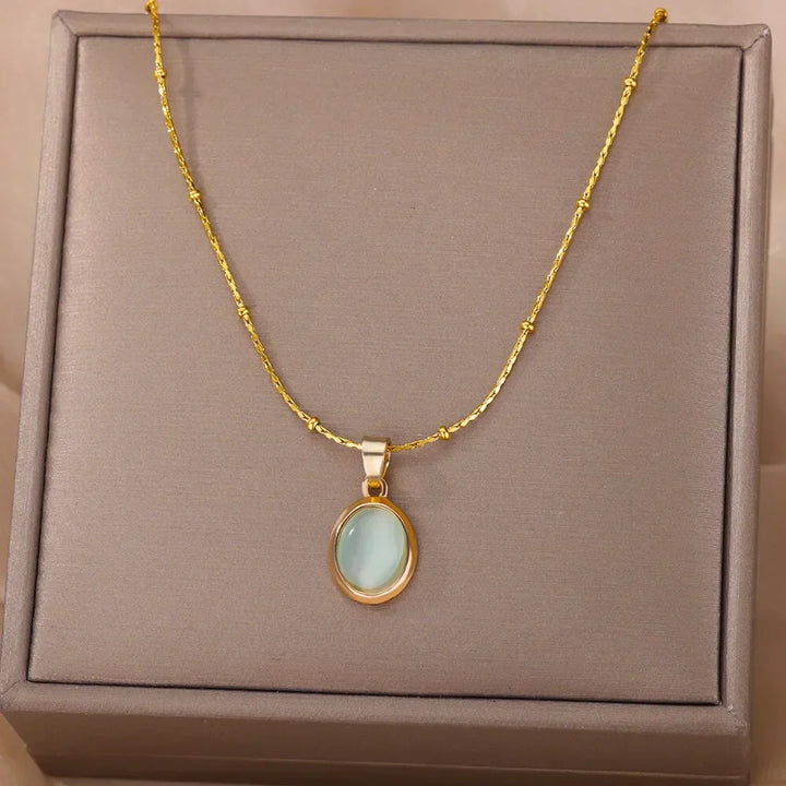 Schicke Goldfarbene Edelstahl Halskette mit Wassertropf Opal Anhänger