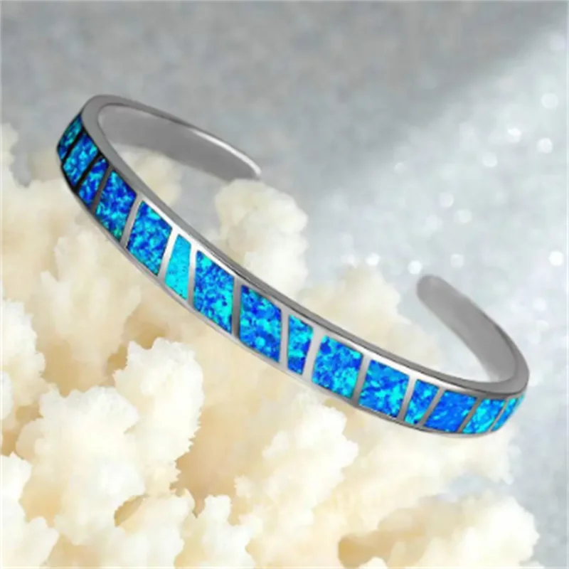 Eleganter Silberfarbener Blauer Feueropal Verstellbarer Armreif