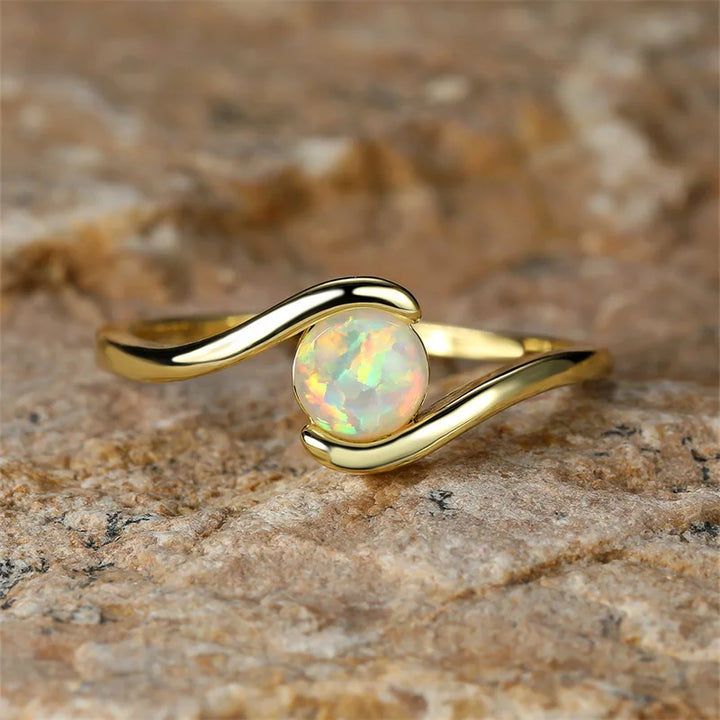 Zeitloser Rundes Regenbogen Weißer Feueropal Bague