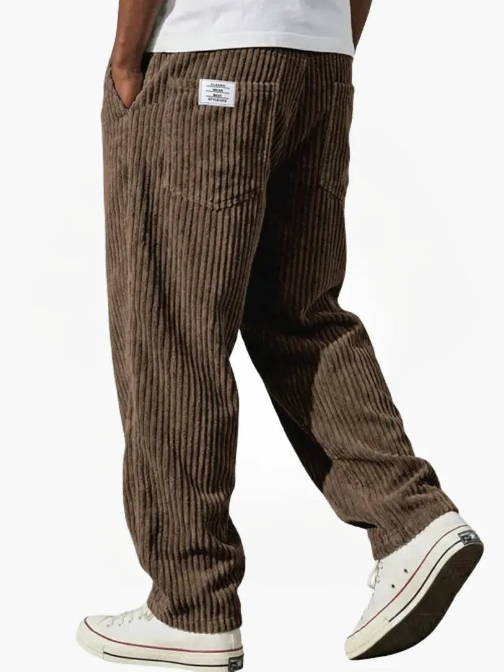 Bequeme Herren Jogginghose mit weitem Schnitt in Braun