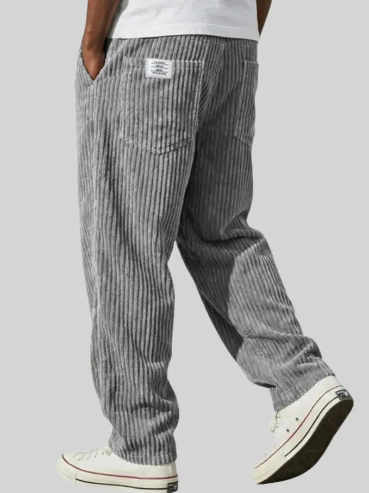Bequeme Herren Jogginghose mit weitem Schnitt in Grau