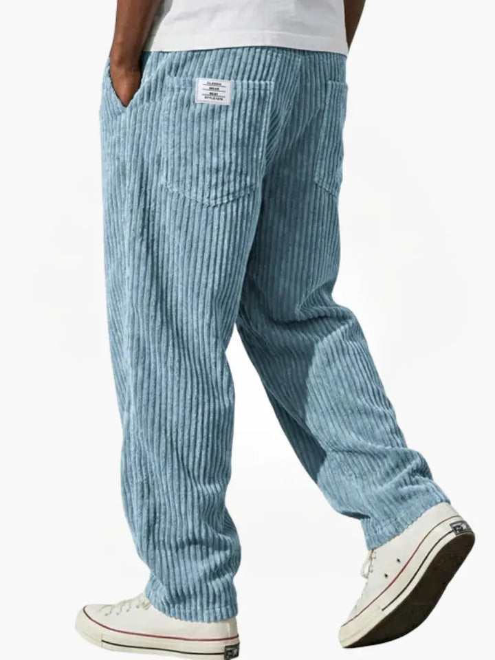 Bequeme Herren Jogginghose mit weitem Schnitt in Hellblau