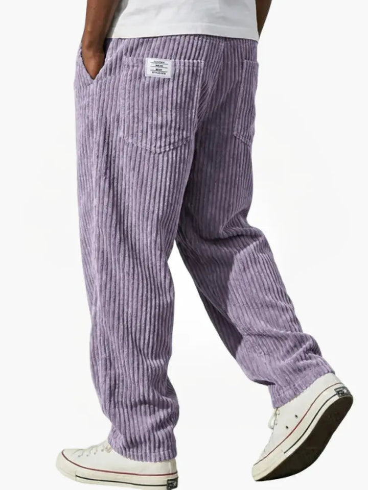 Bequeme Herren Jogginghose mit weitem Schnitt in Lila