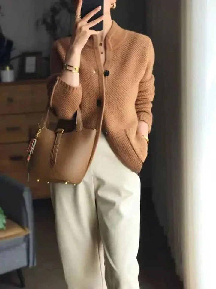 Damen elegante Strickjacke zum Kombinieren in Braun