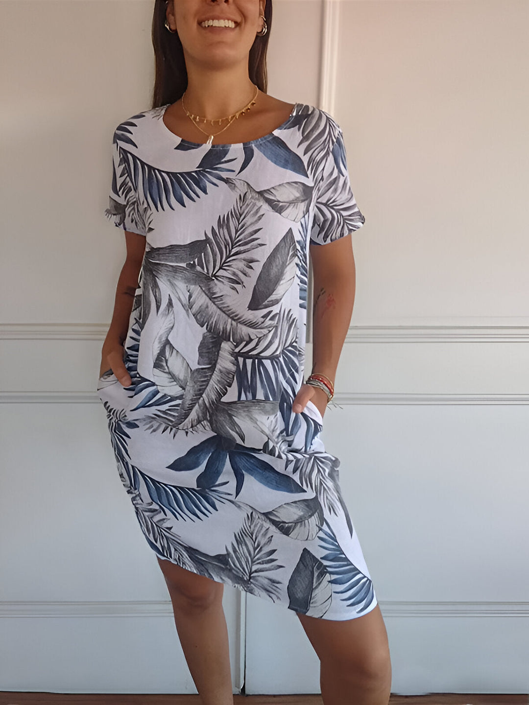 Damen Elegantes Kleid in Midilänge in weiß und blau