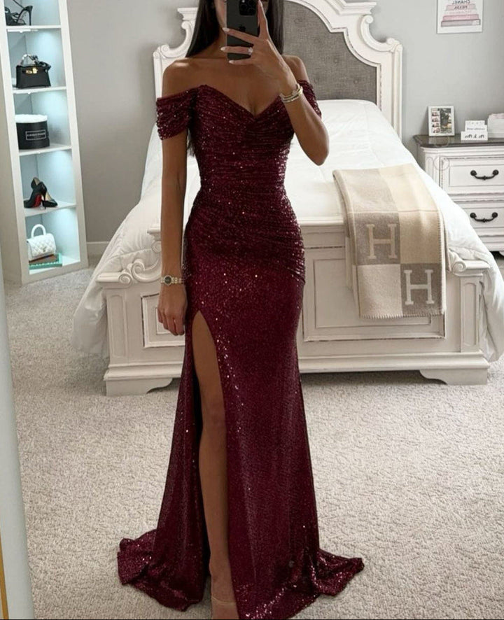 Damen elegantes Maxikleid mit schulterfreiem Ausschnitt im festlichen Stil für Hochzeitsgäste in Weinrot