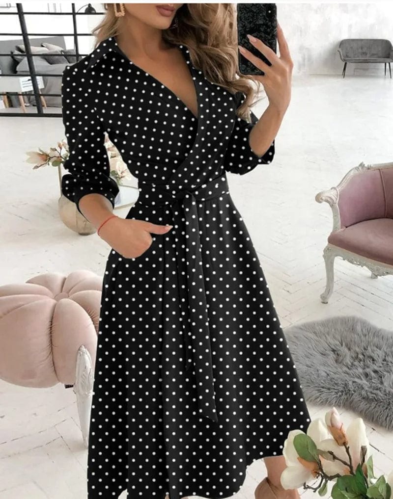 Damen Elegantes Wickel Sommerkleid in Schwarz gepunktet