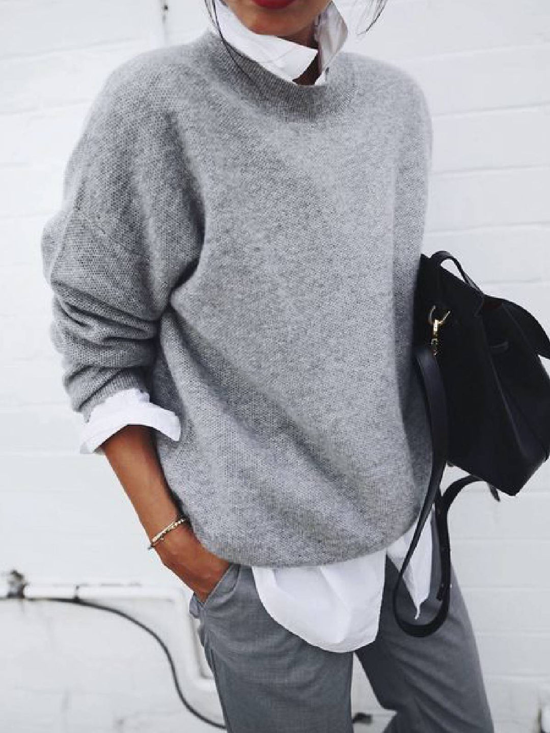 Damen entspannter Pullover im modernen Stil in Hellgrau