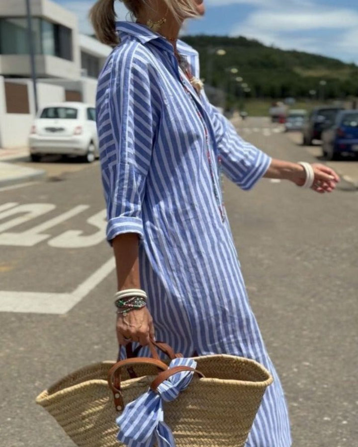 Damen gestreiftes Sommerkleid im Hemdblusen-Stil in Blau