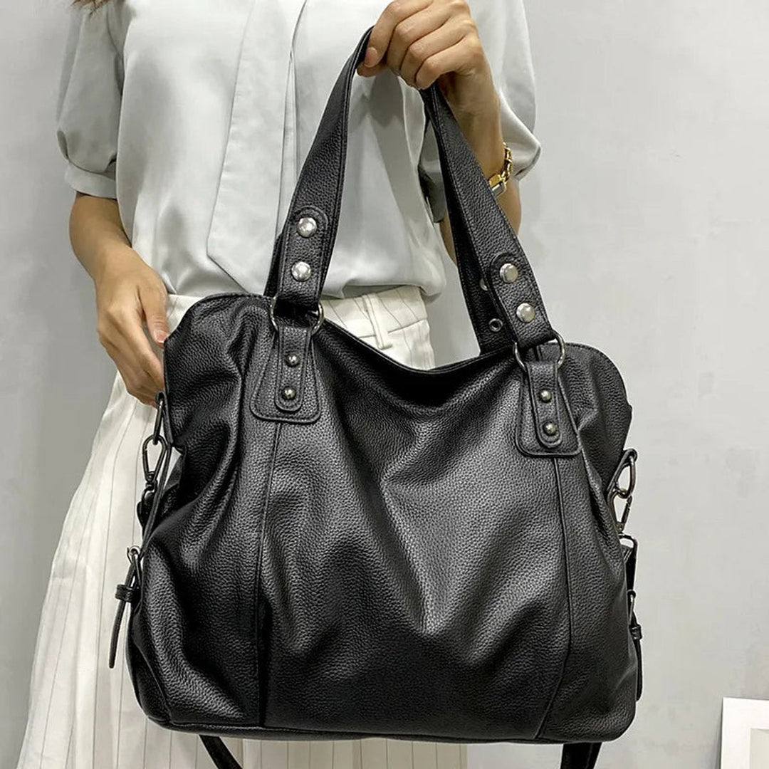 Damen große elegante Kunstleder-Schultertasche mit Nieten in Creme