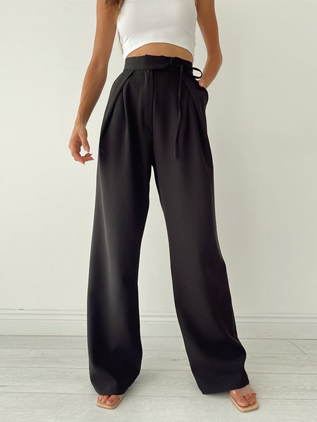 Damen Hose mit hohem Bund im Weitschnitt in Schwarz