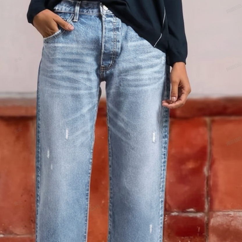 Damen Jeans im klassisch geraden Schnitt in Hellblau