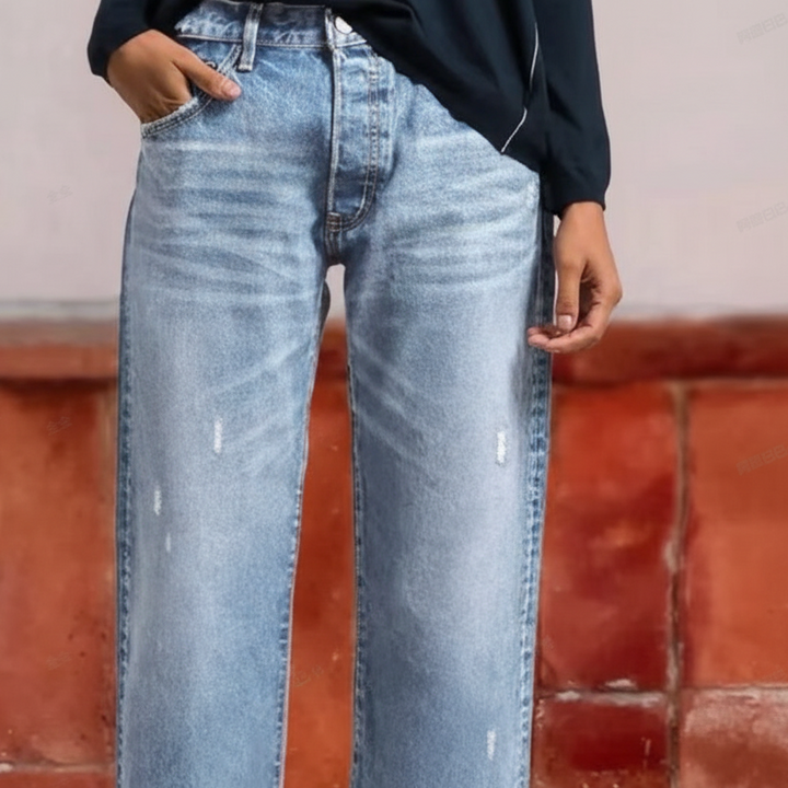 Damen Jeans im klassisch geraden Schnitt in Hellblau