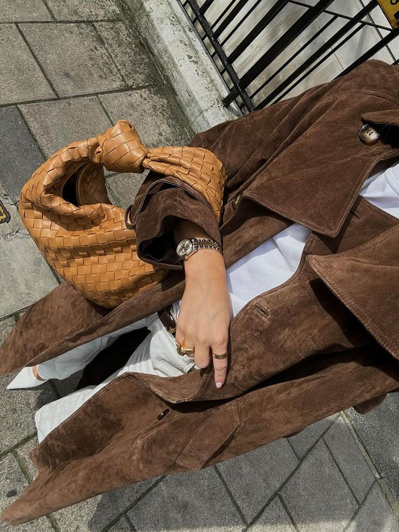 Damen Klassischer Trenchcoat aus feinem Wildleder (3)