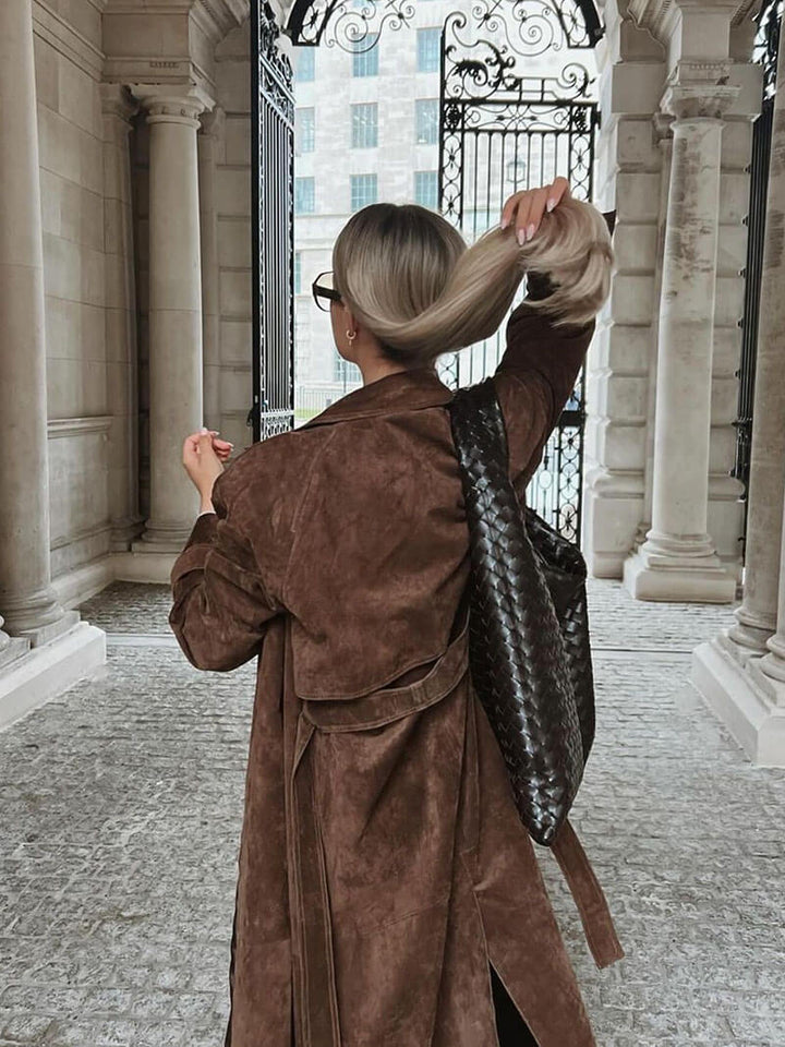 Damen Klassischer Trenchcoat aus feinem Wildleder (4)