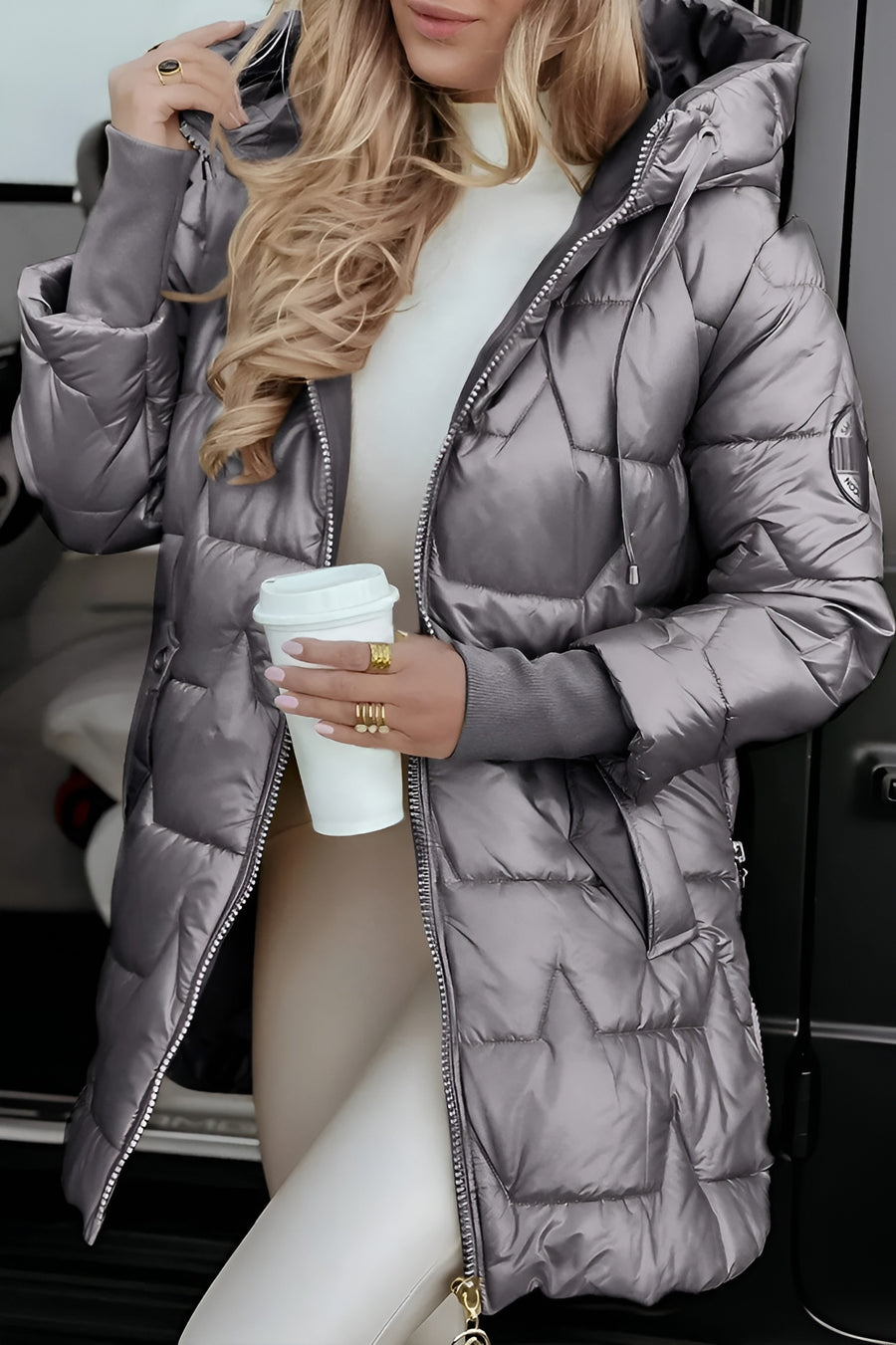 Damen lange gesteppte Pufferjacke mit Kapuze in Grau