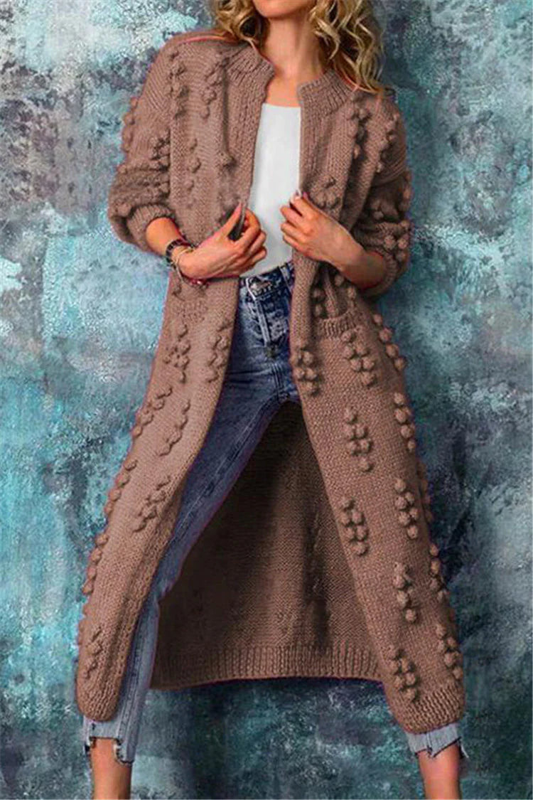 Damen lange Strickjacke mit Pompon Details in Braun