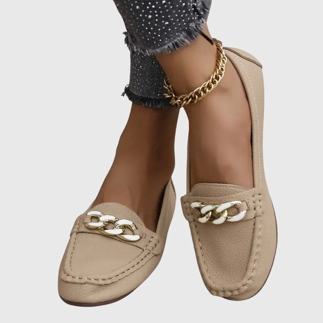 Damen Loafer mit eleganter Kette (6)