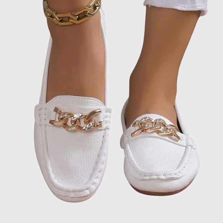Damen Loafer mit eleganter Kette in Weiß