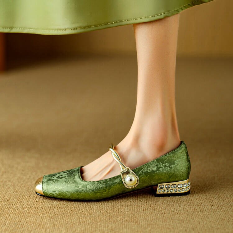 Damen Mary-Janes mit bestickter Satin für Sommer in Bamboo Green